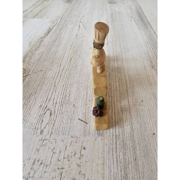 Suzi kiss the cook statue figurine as is wine carrots kitchen décor - Picture 2 of 8